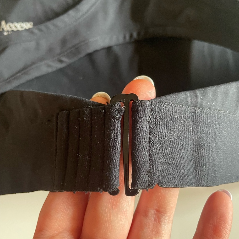 Bandier Stash Pocket Bra - Picture 4 of 4